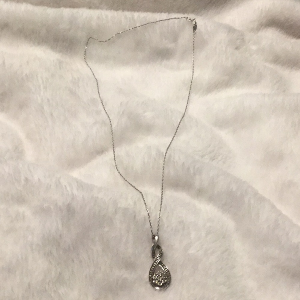 Kay‘s Sterling Silver Diamond Infinity Necklace